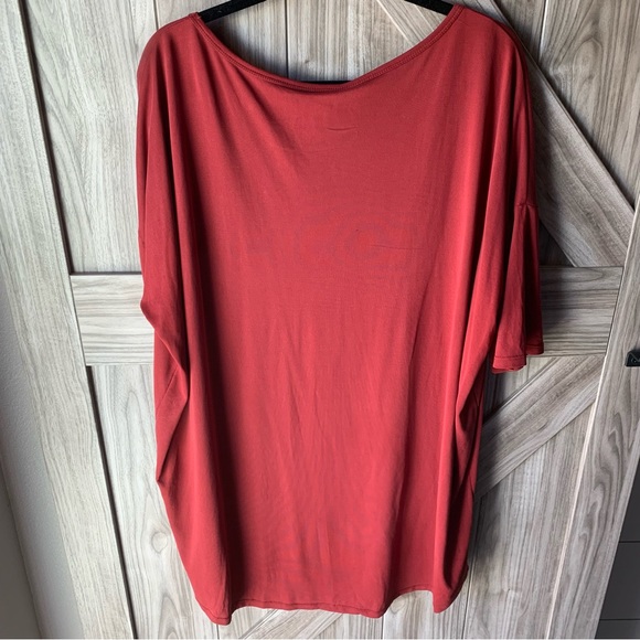 LulaRoe Irma Top - Picture 5 of 10